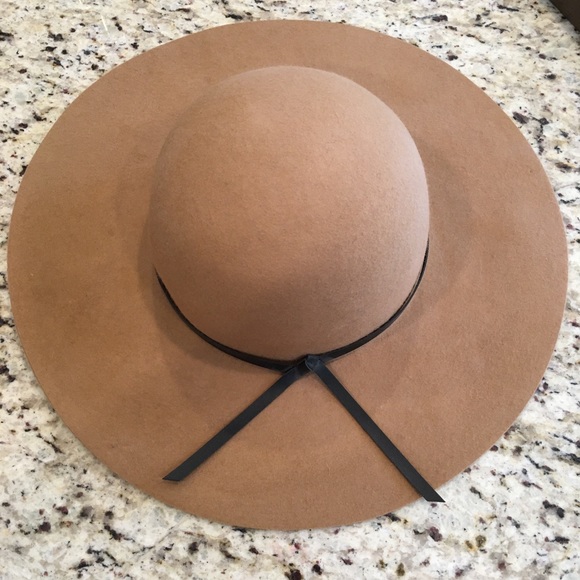 Accessories - Tan Felt Woman’s Hat